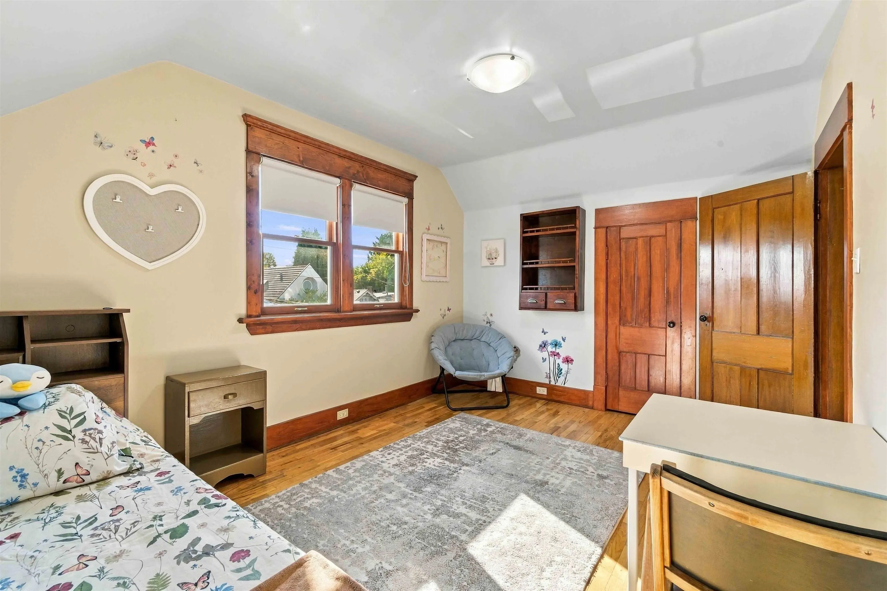 97 E King Edward Avenue