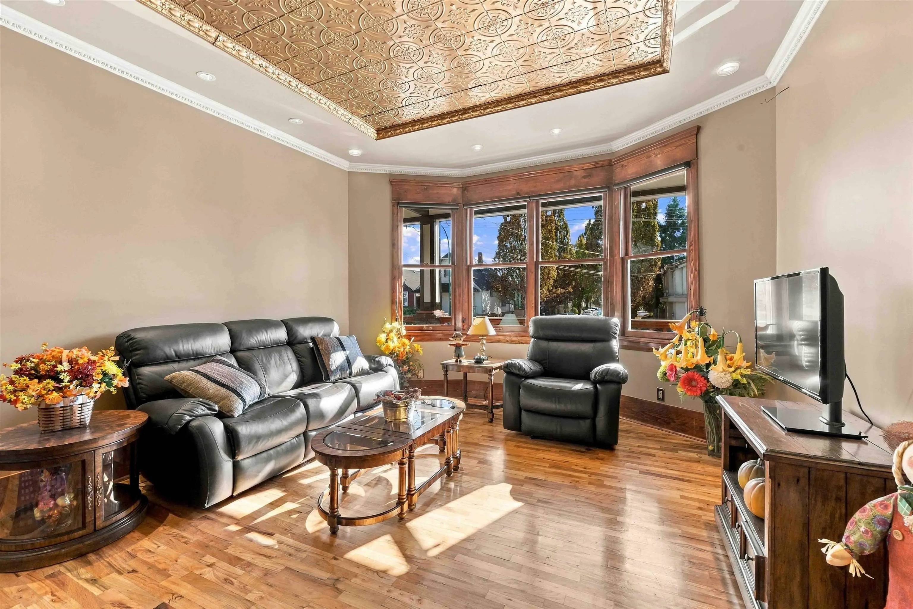 97 E King Edward Avenue