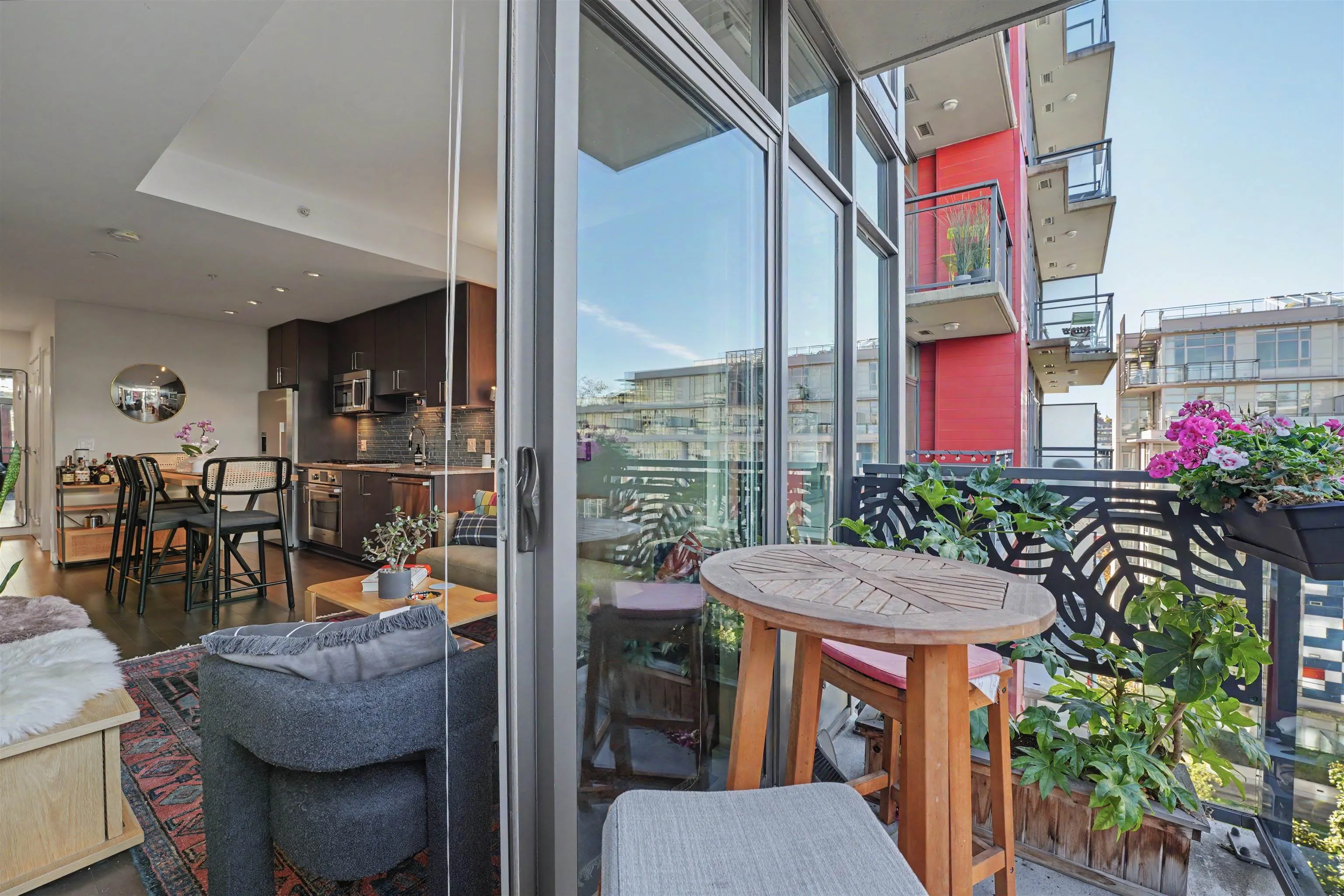38 W 1st Avenue #807