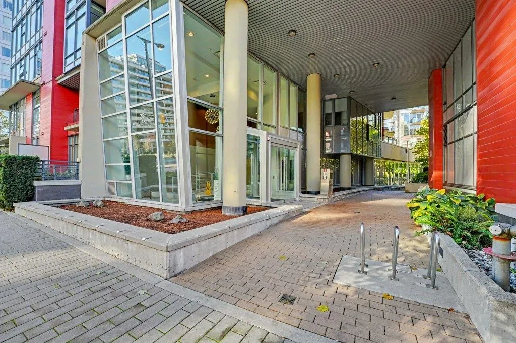 38 W 1st Avenue #807