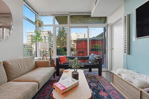 38 W 1st Avenue #807