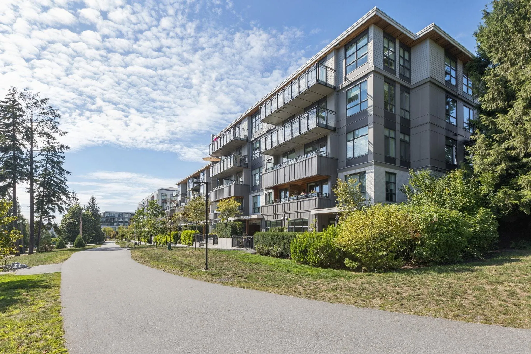 747 E 3rd Street #203