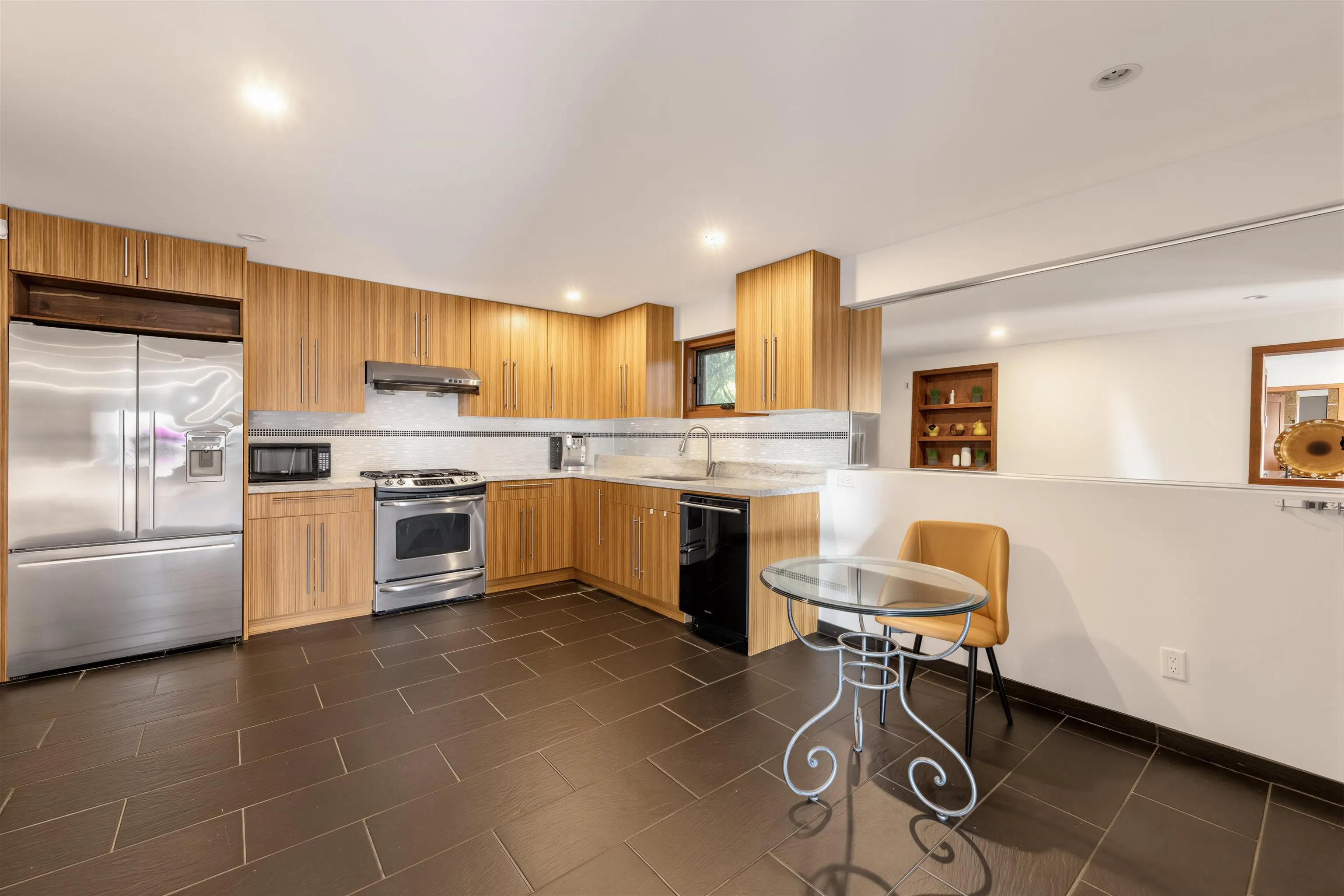 855 Anderson Crescent