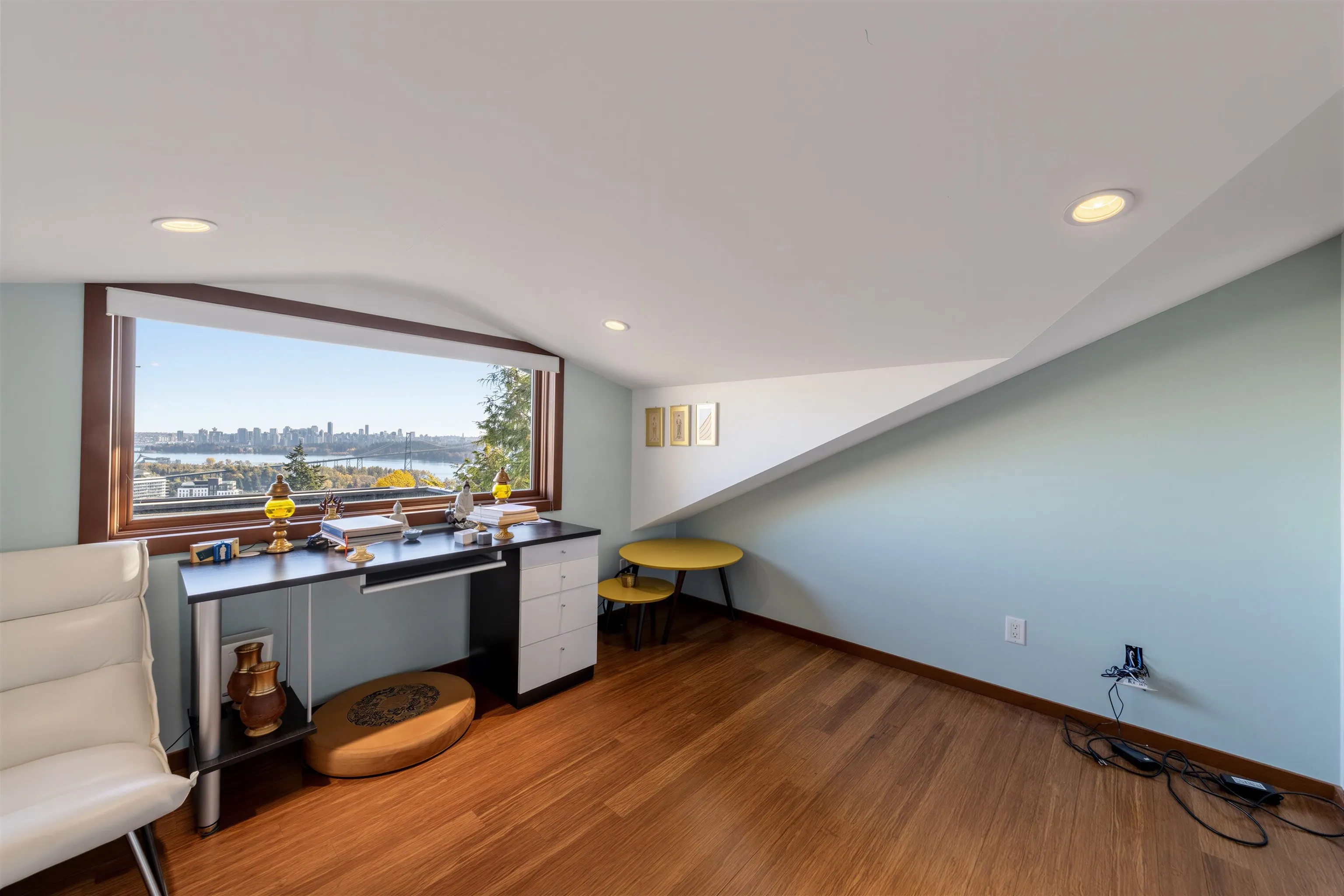 855 Anderson Crescent