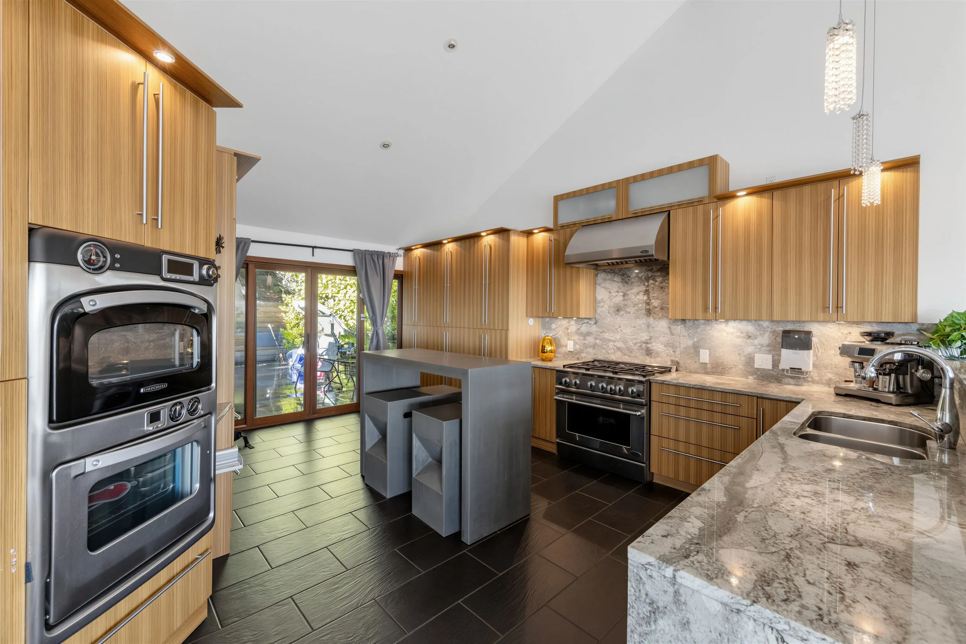 855 Anderson Crescent