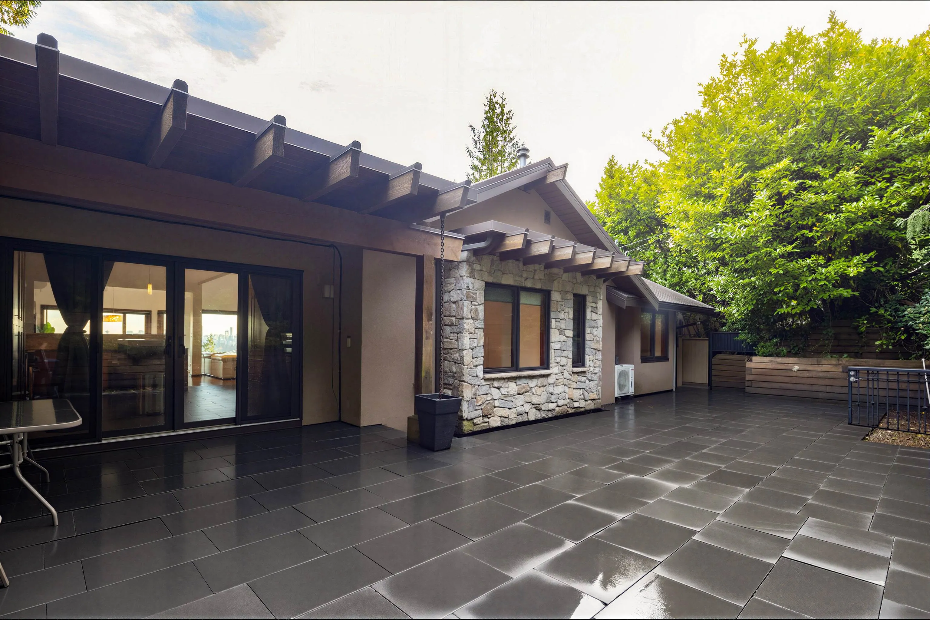 855 Anderson Crescent