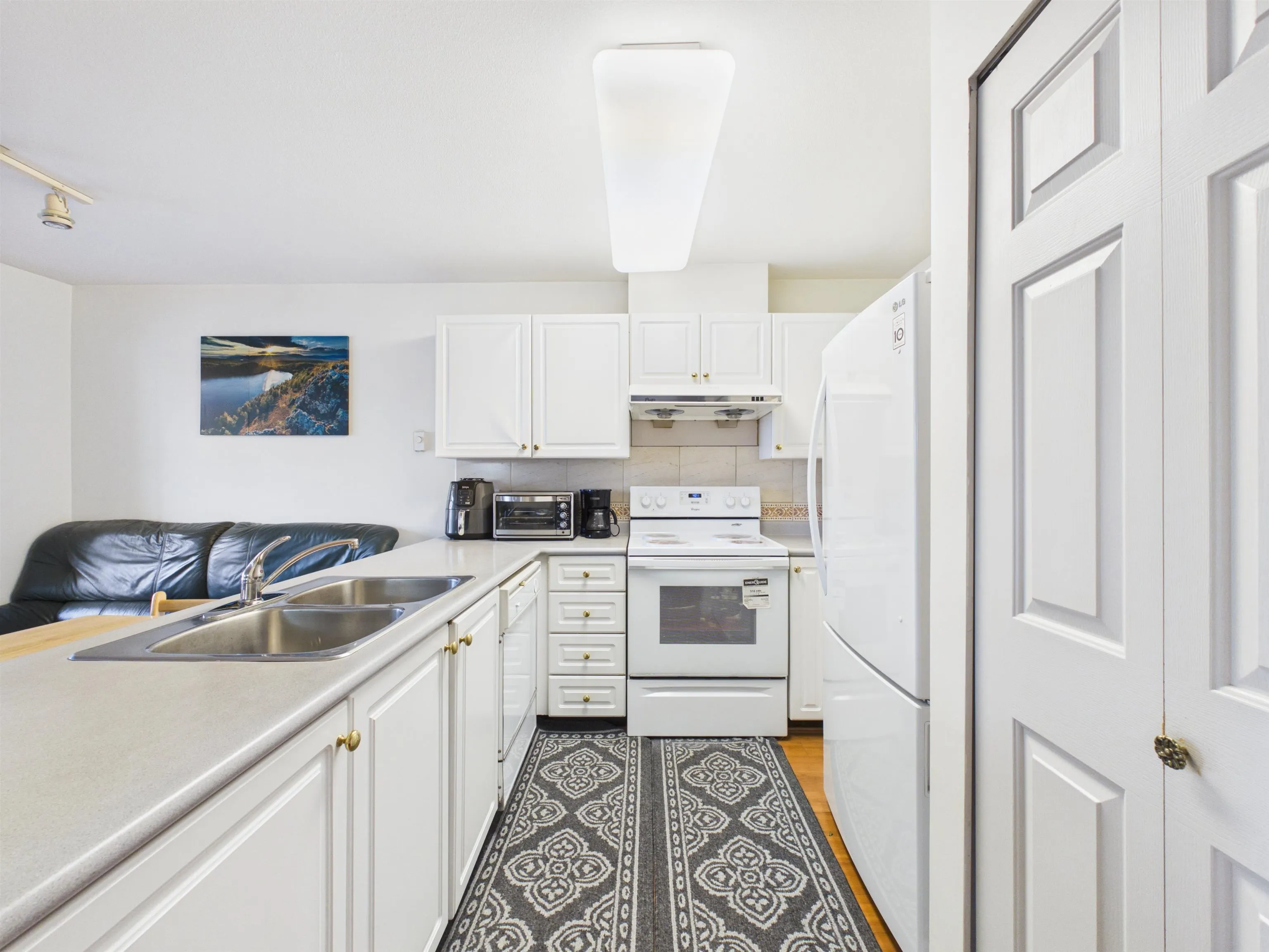 2677 E Broadway Street #208