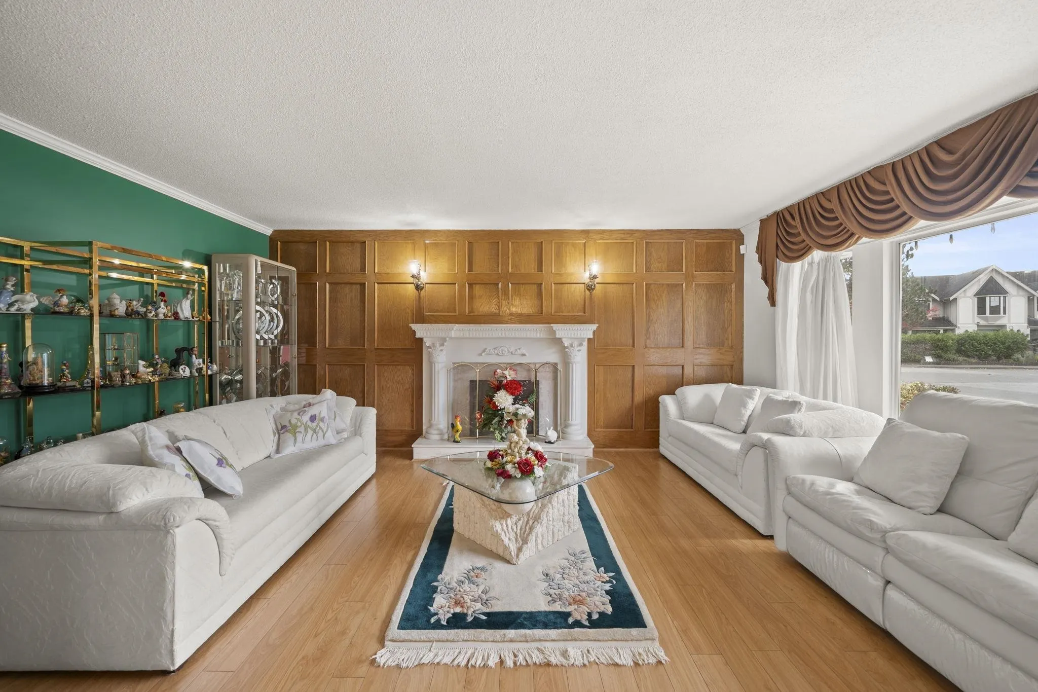 8260 Aspin Drive