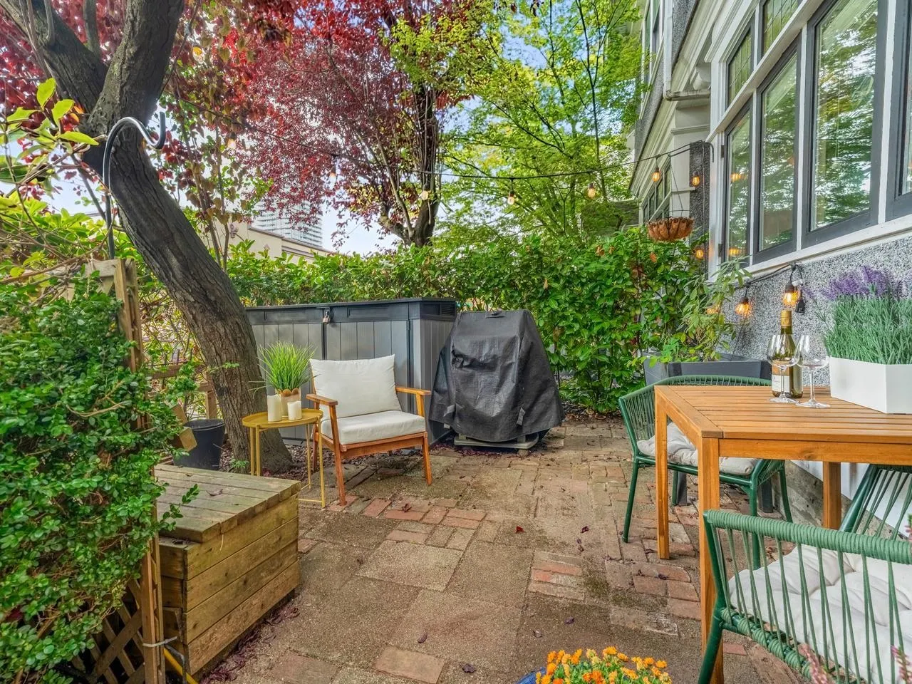 2634 Hemlock Street