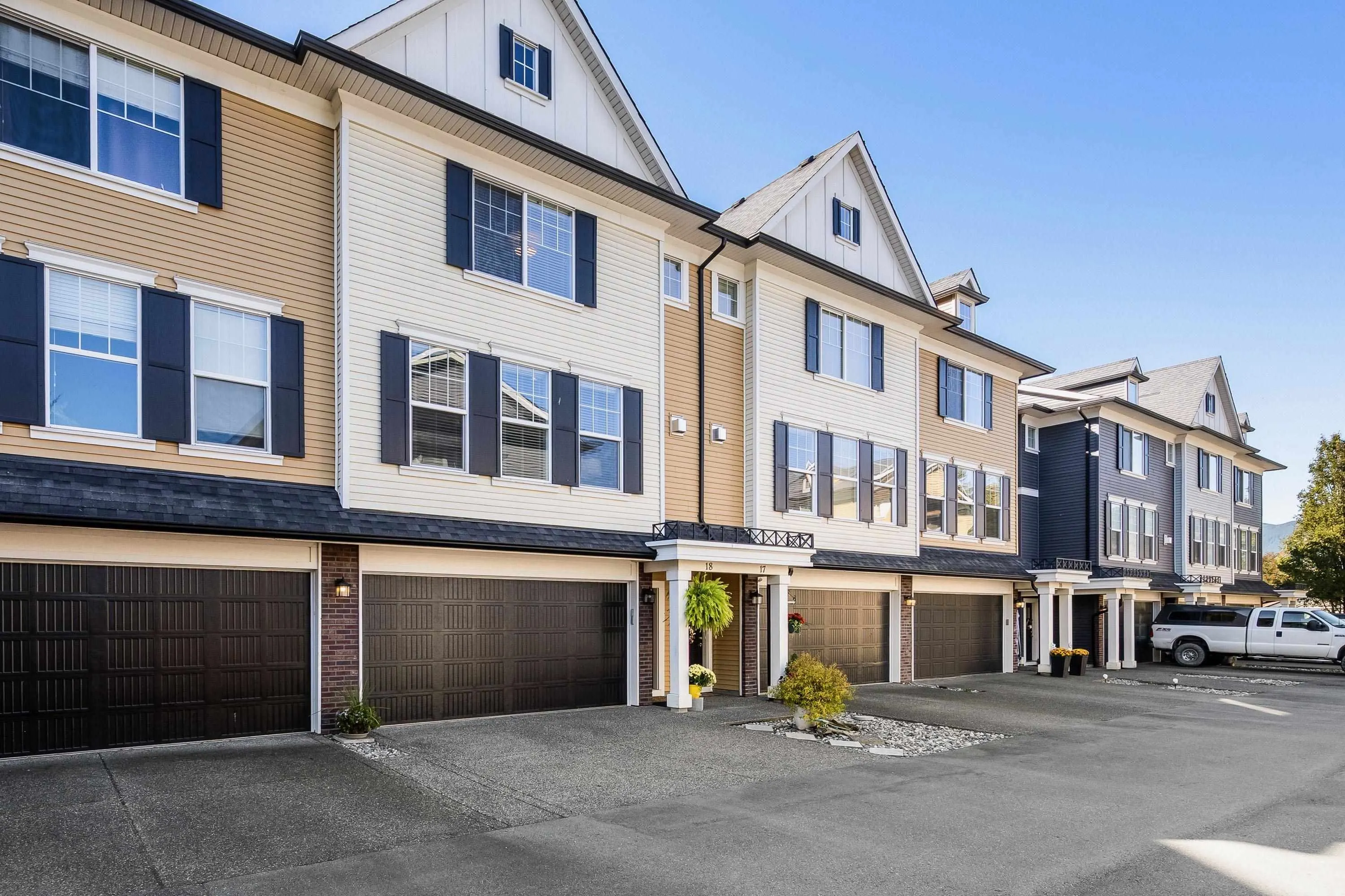 1640 Mackay Crescent #18