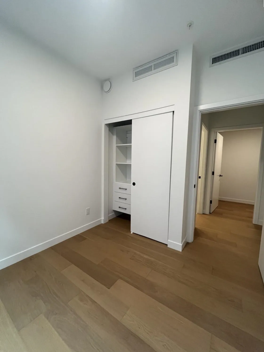 5433 Oak Street #193