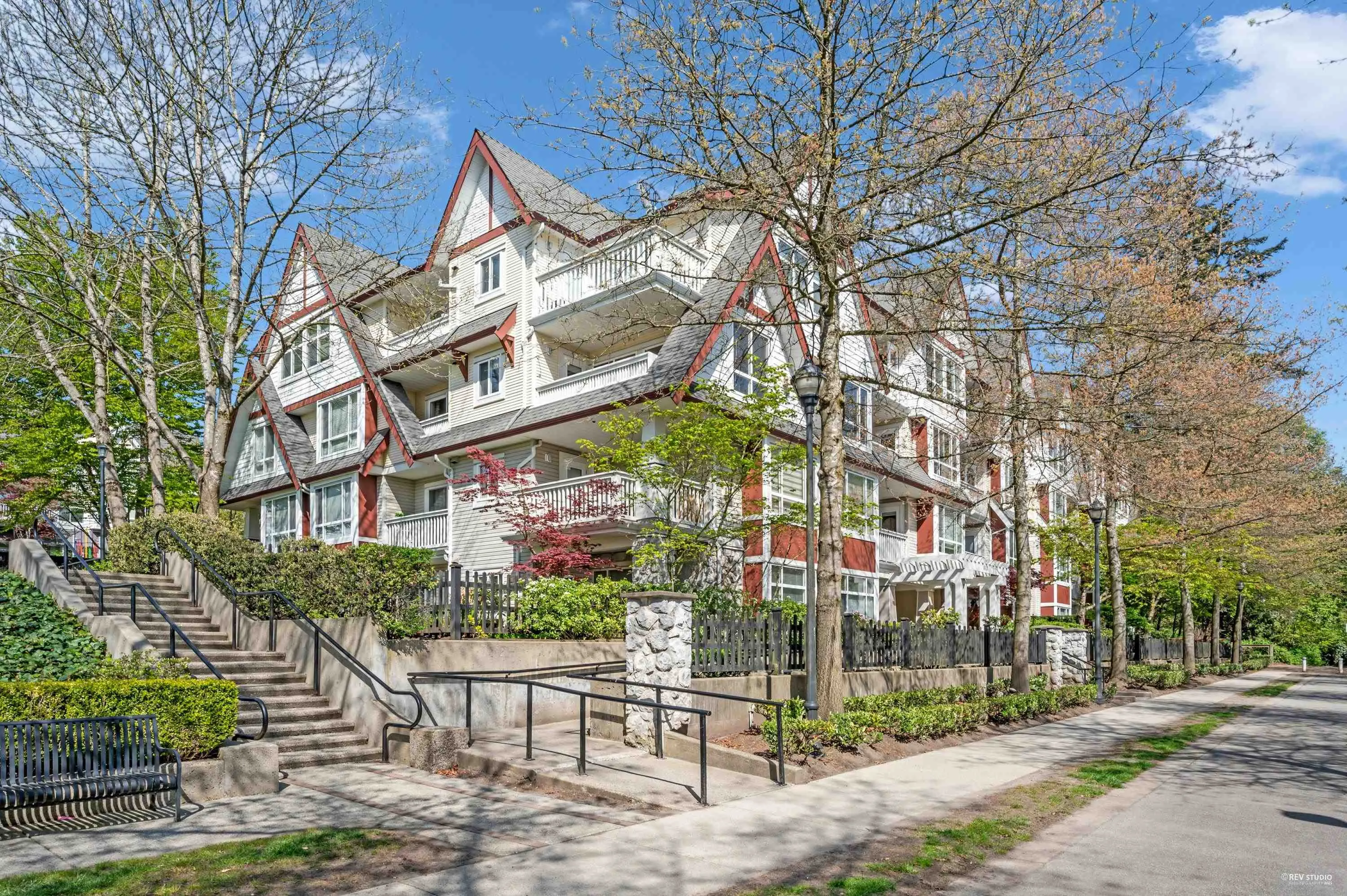 6833 Village Grn #306
