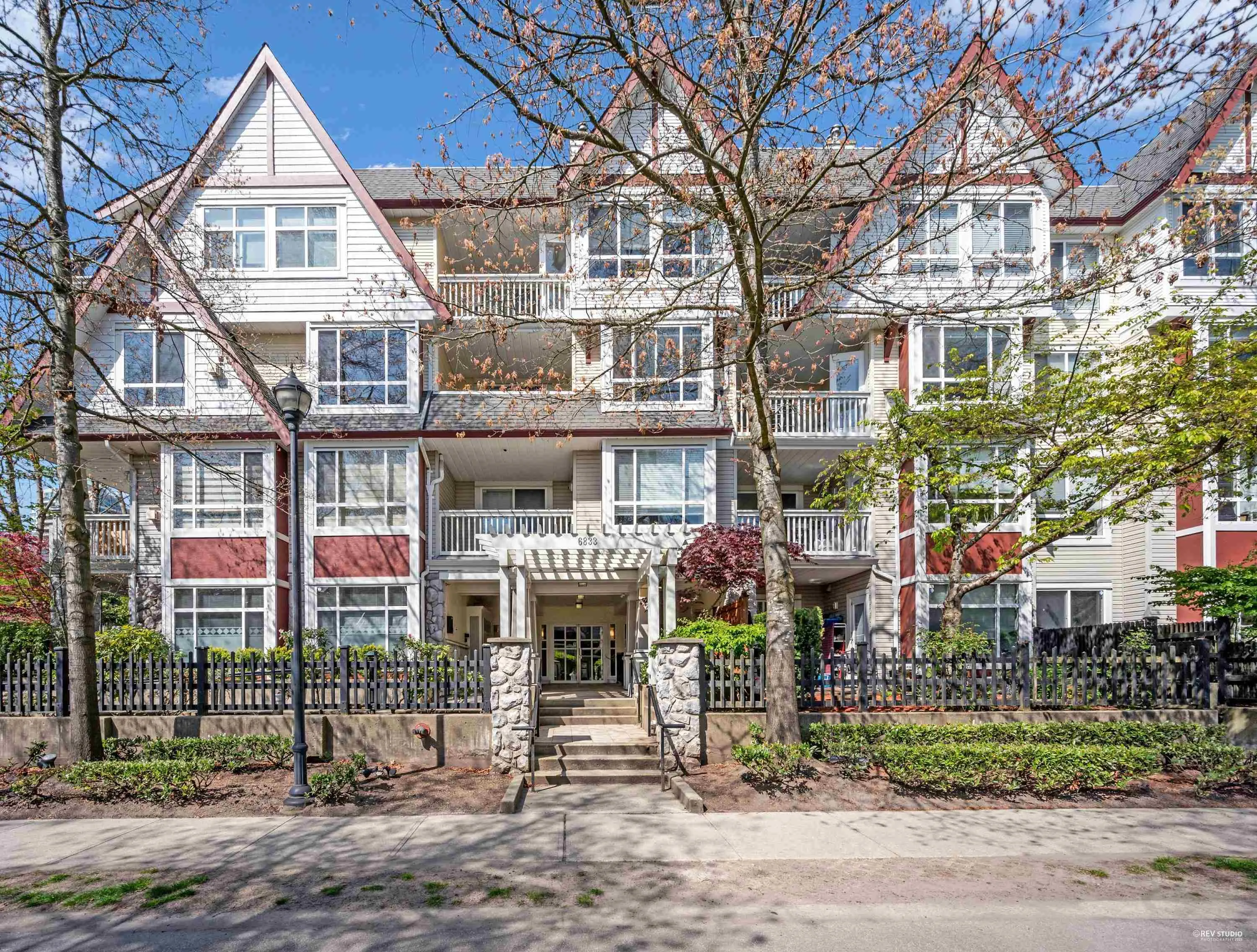 6833 Village Grn #306