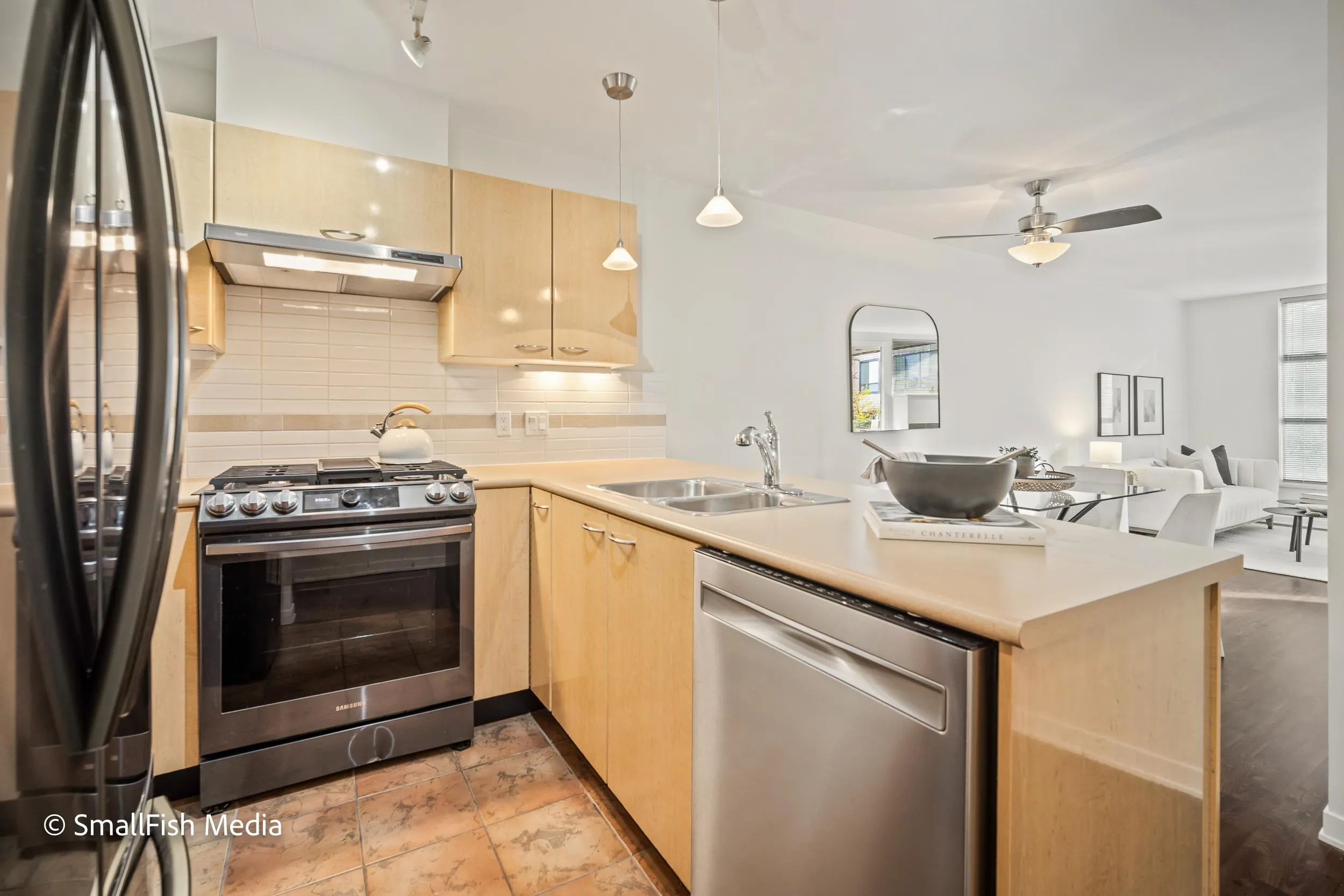 638 W 7th Avenue #322