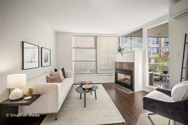 638 W 7th Avenue #322