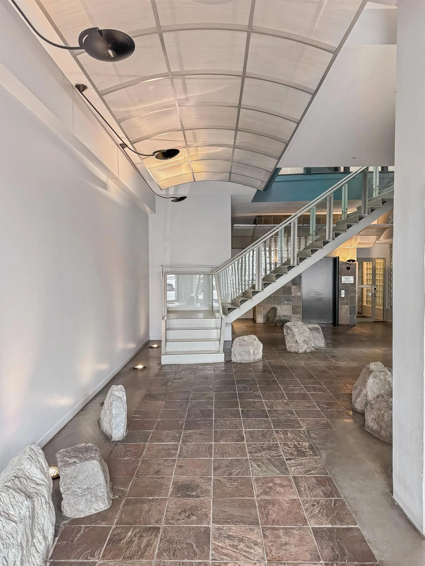 638 W 7th Avenue #322