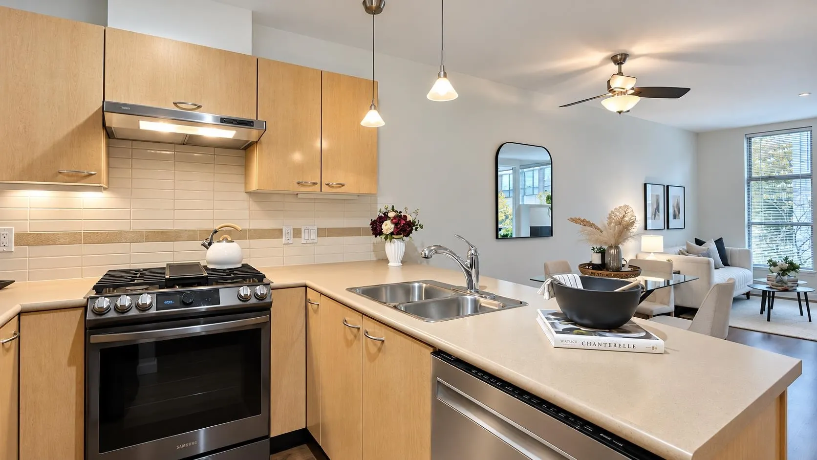 638 W 7th Avenue #322
