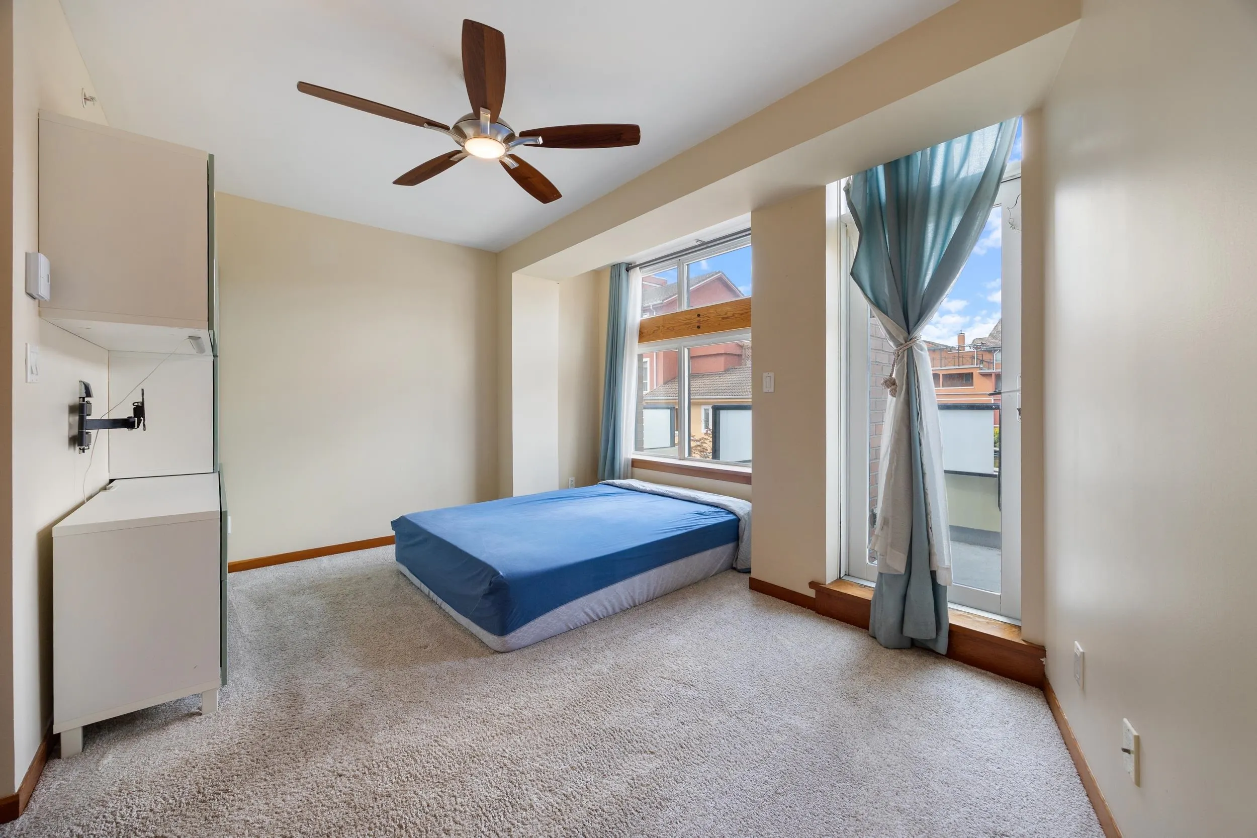 8 Renaissance Square #114