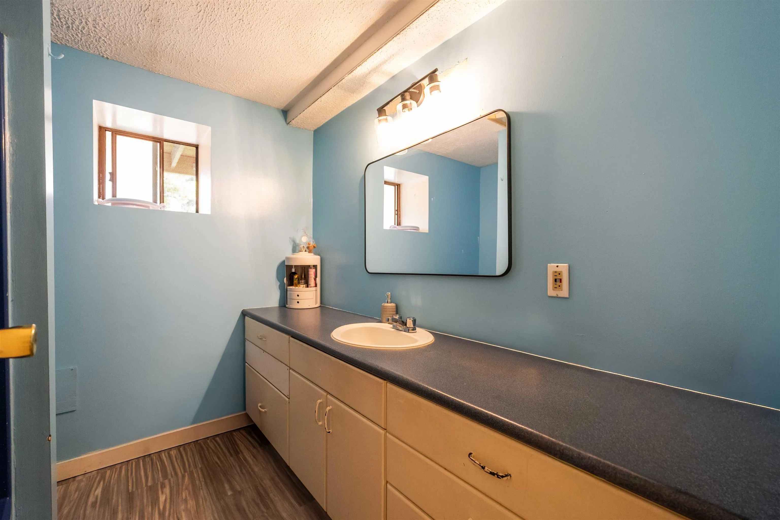 13389 Crestview Drive