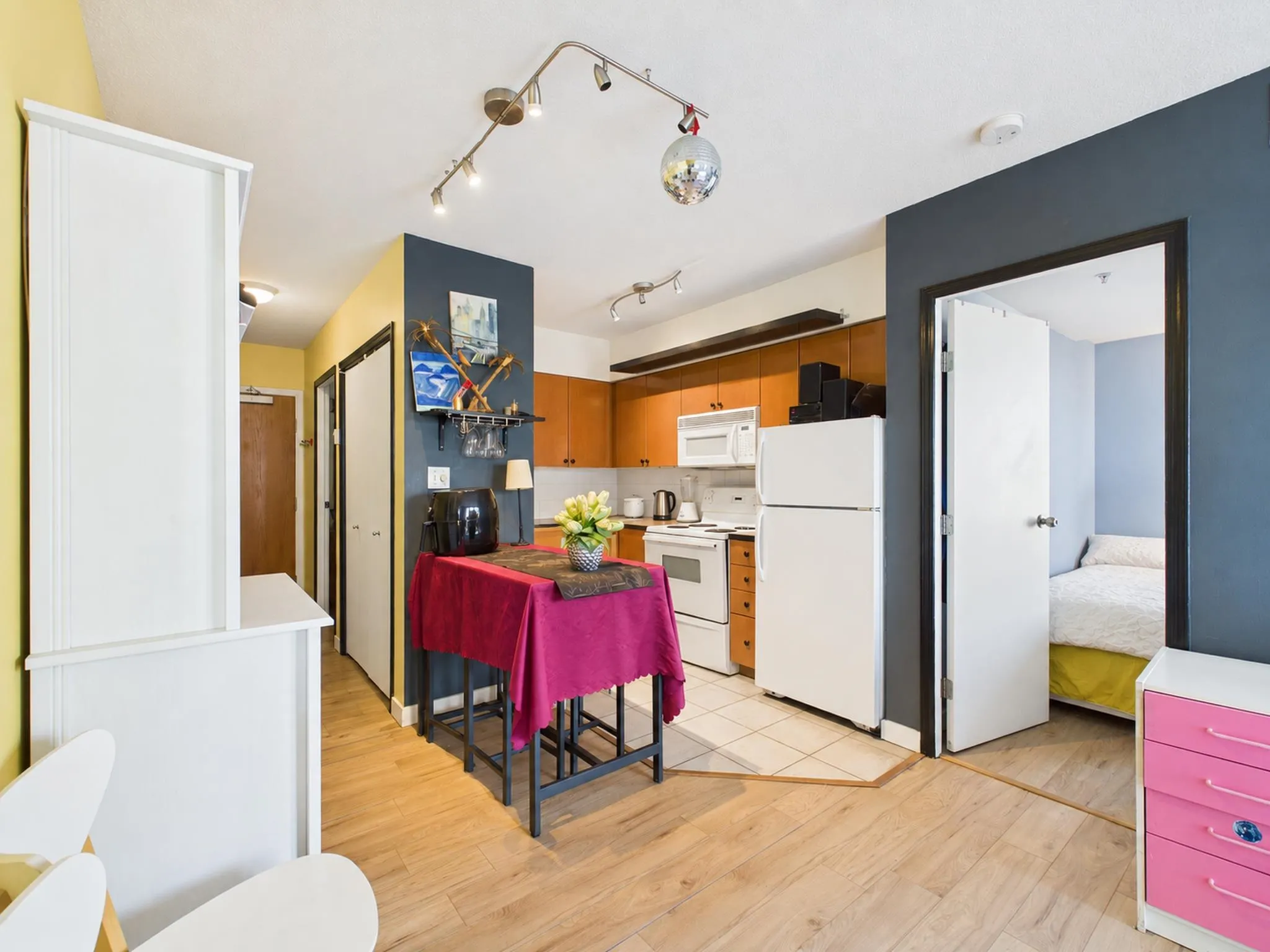 5911 Alderbridge Way #903