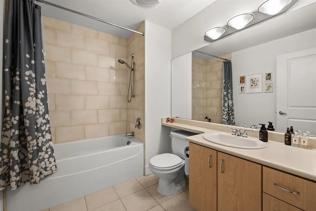 120 W 16 Street #405
