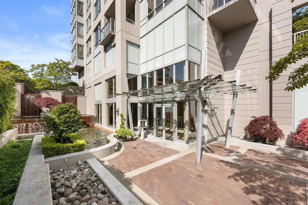 120 W 16 Street #405