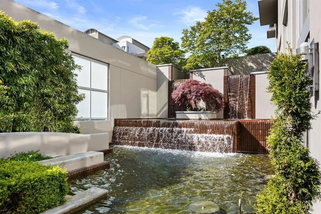 120 W 16 Street #405