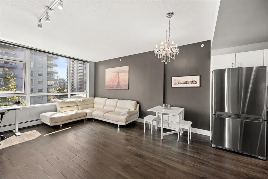 120 W 16 Street #405