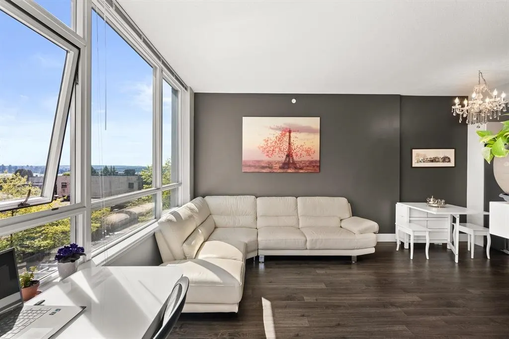 120 W 16 Street #405