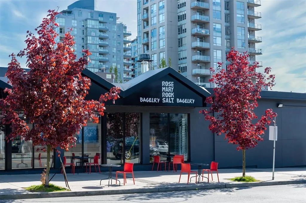 120 W 16 Street #405