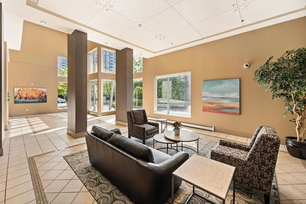 120 W 16 Street #405