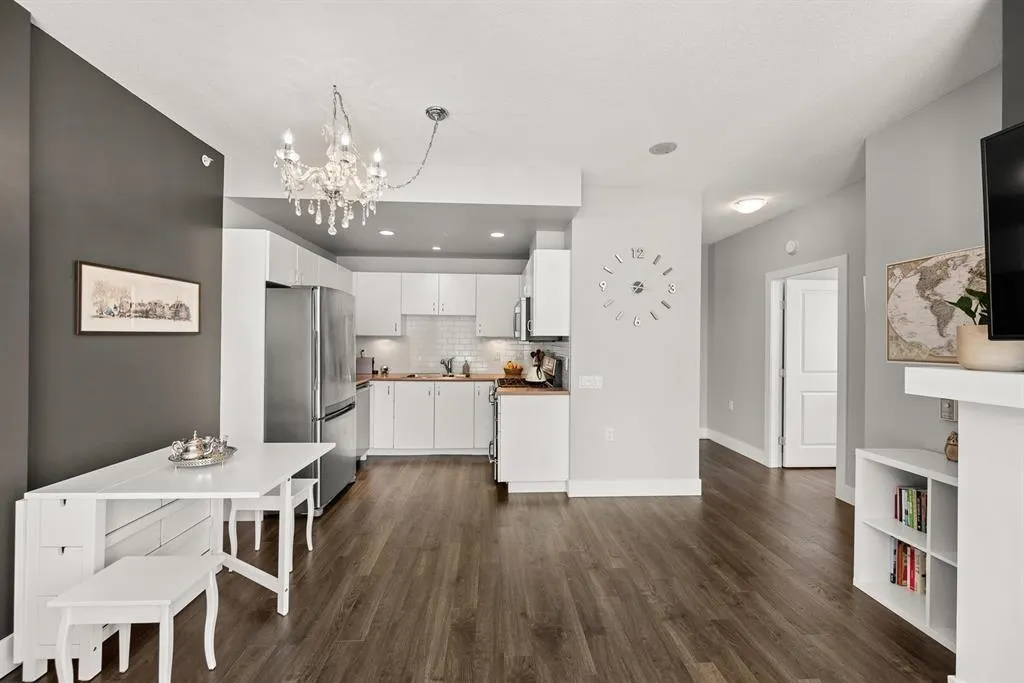 120 W 16 Street #405