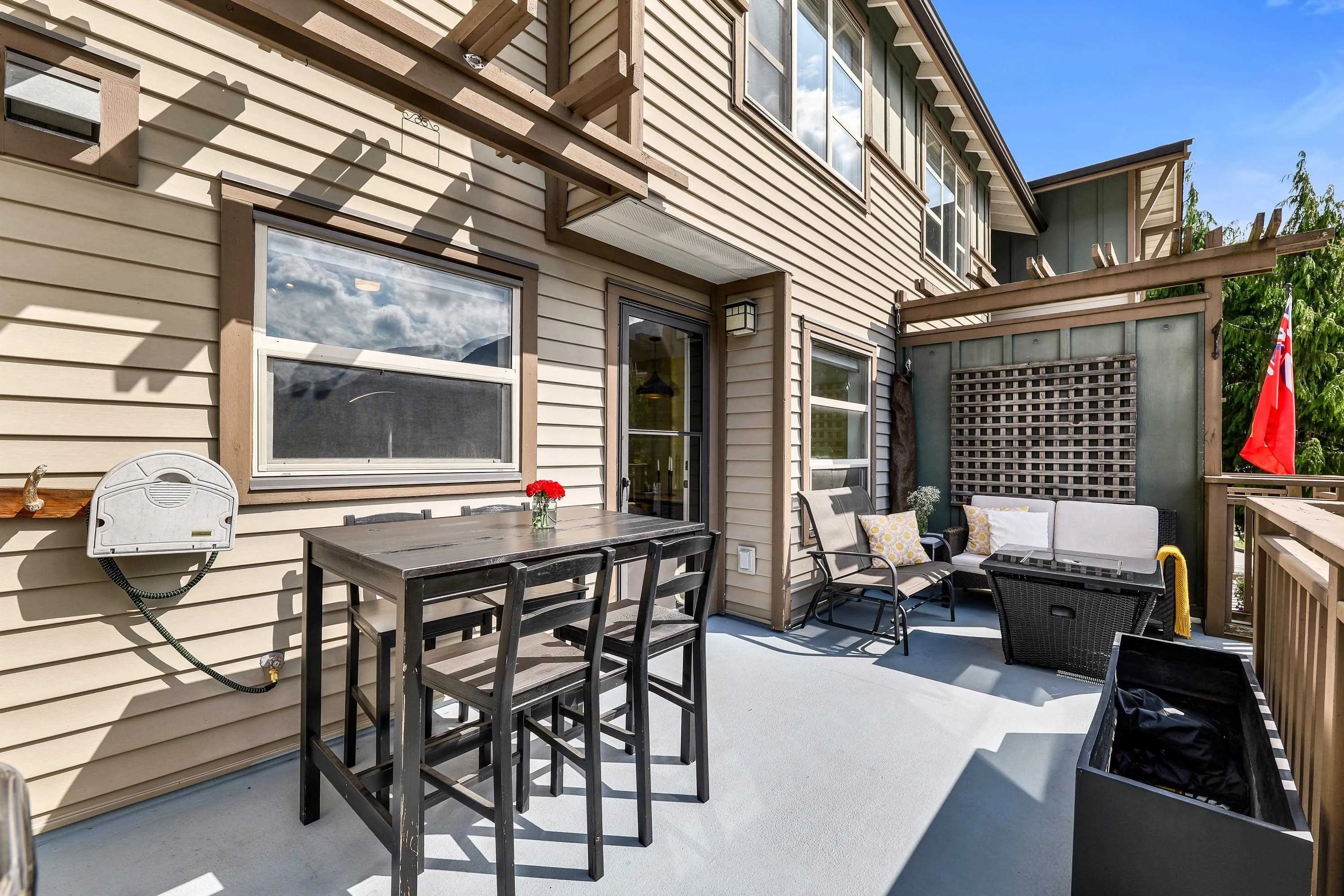 1216 Village Green Way