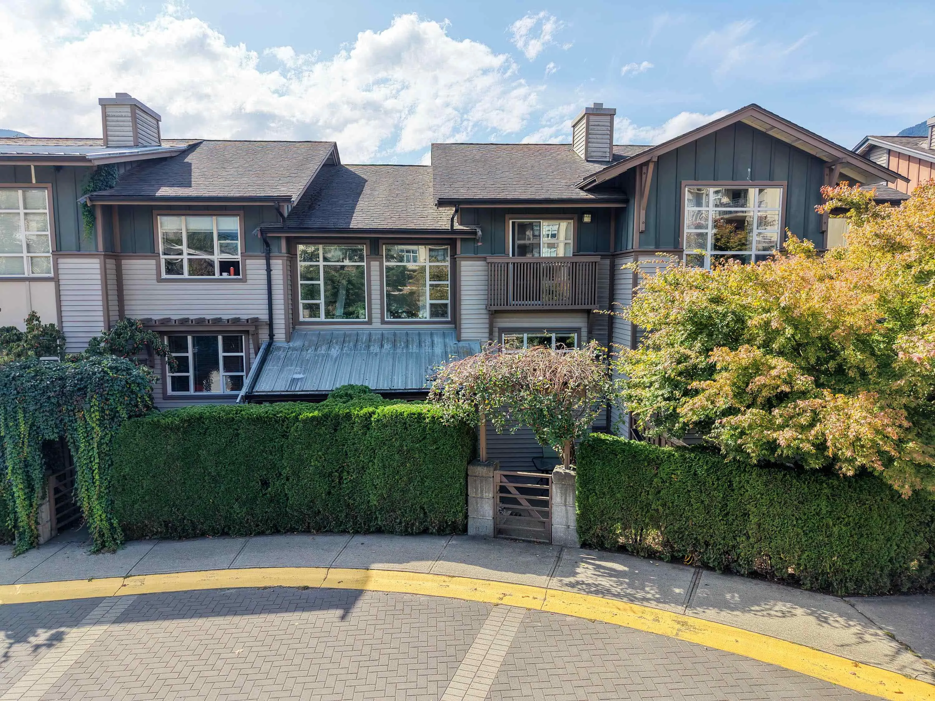 1216 Village Green Way