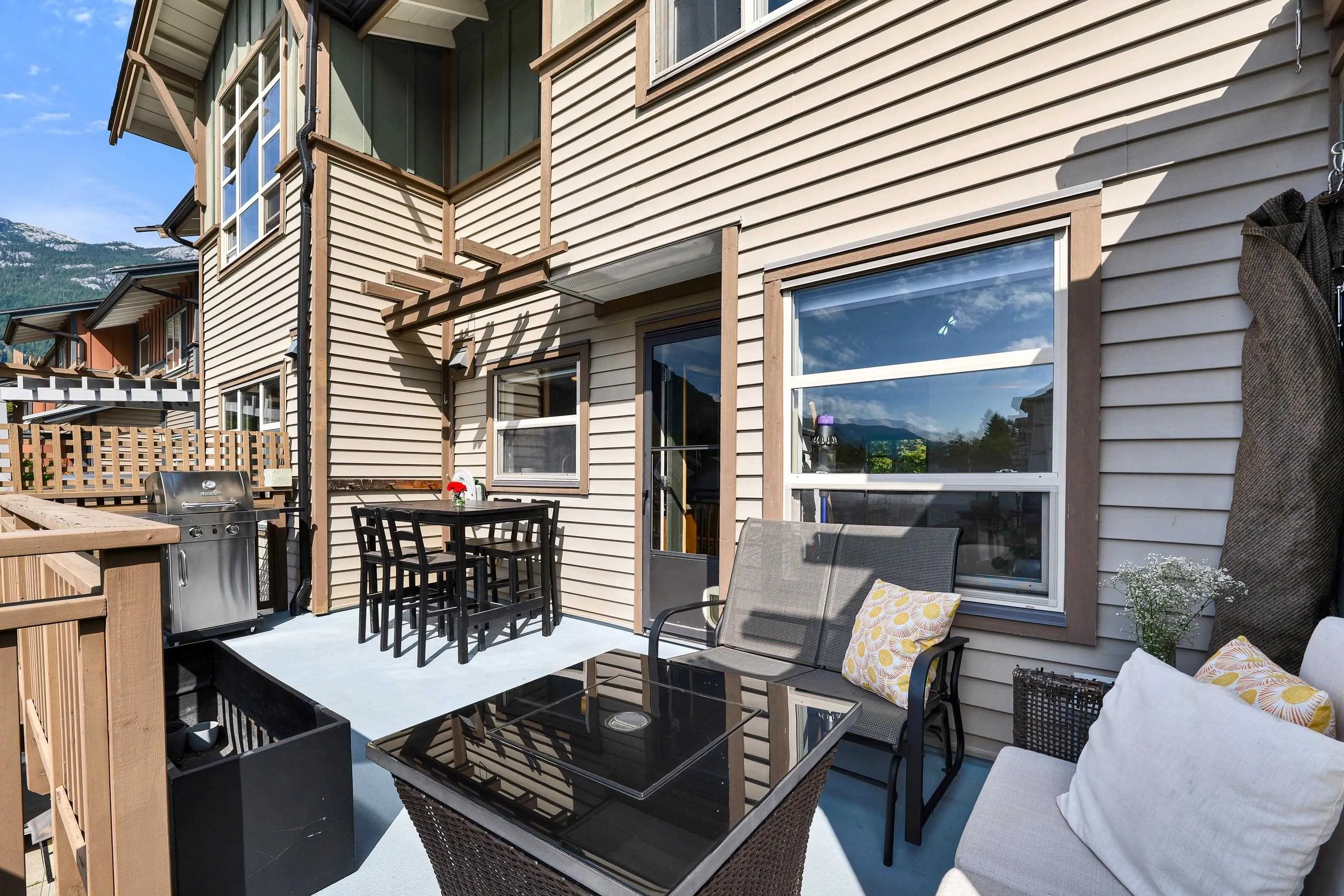 1216 Village Green Way