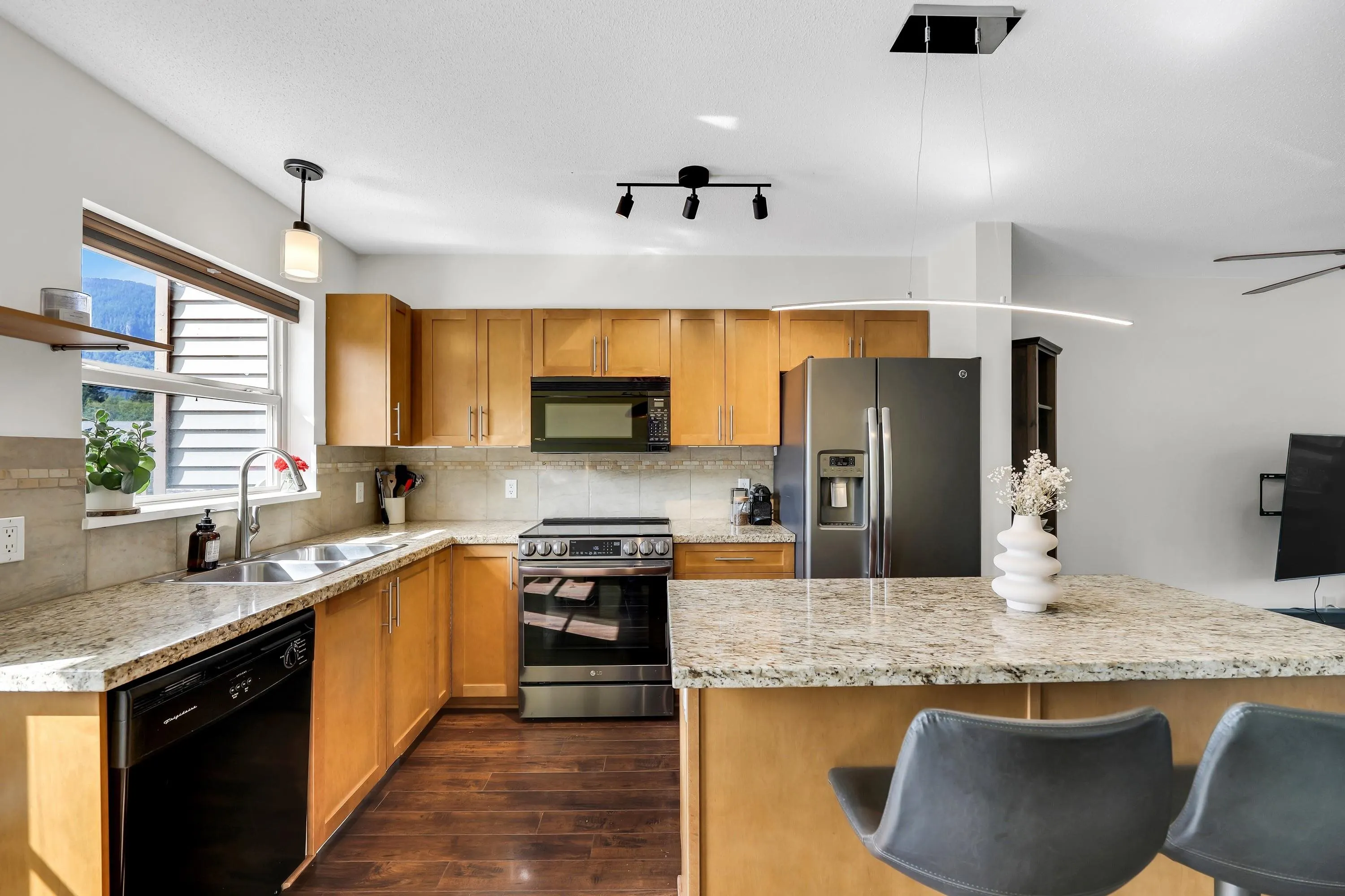1216 Village Green Way