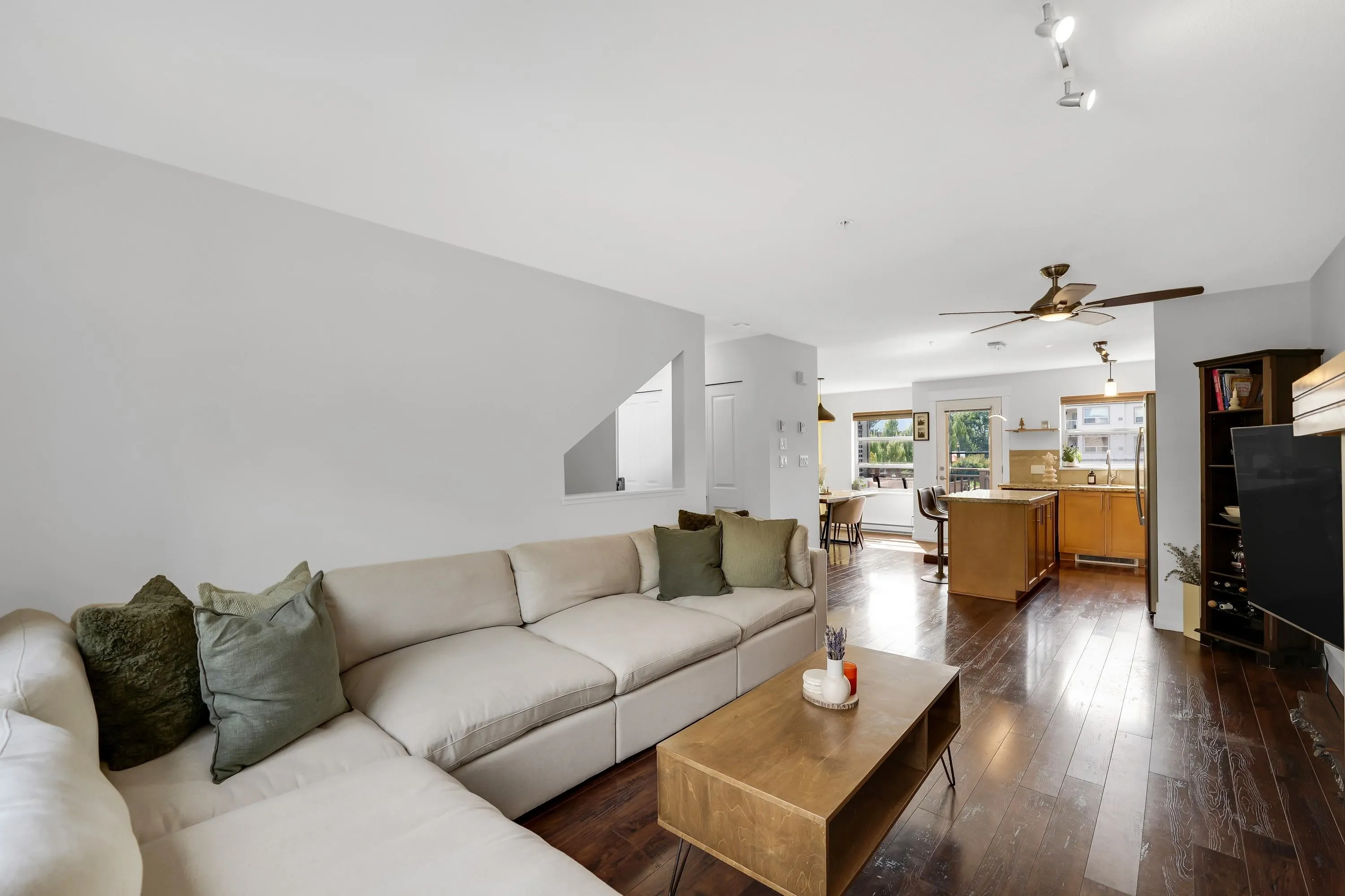 1216 Village Green Way