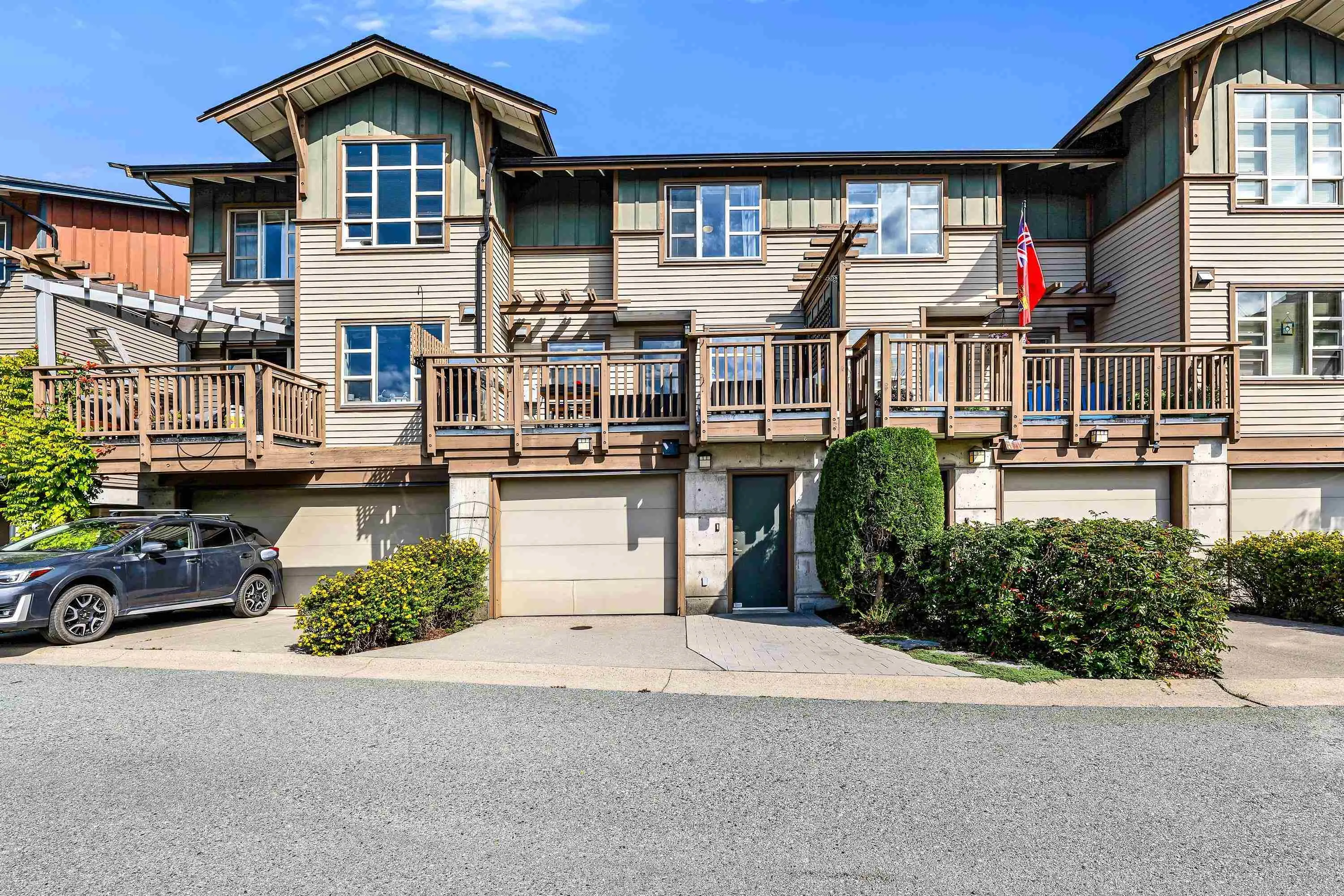 1216 Village Green Way
