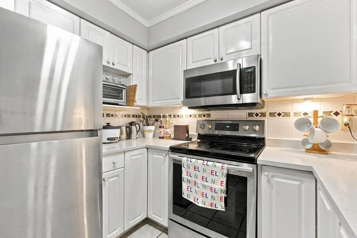 760 Kingsway #223