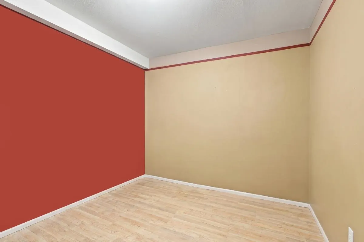 760 Kingsway #223