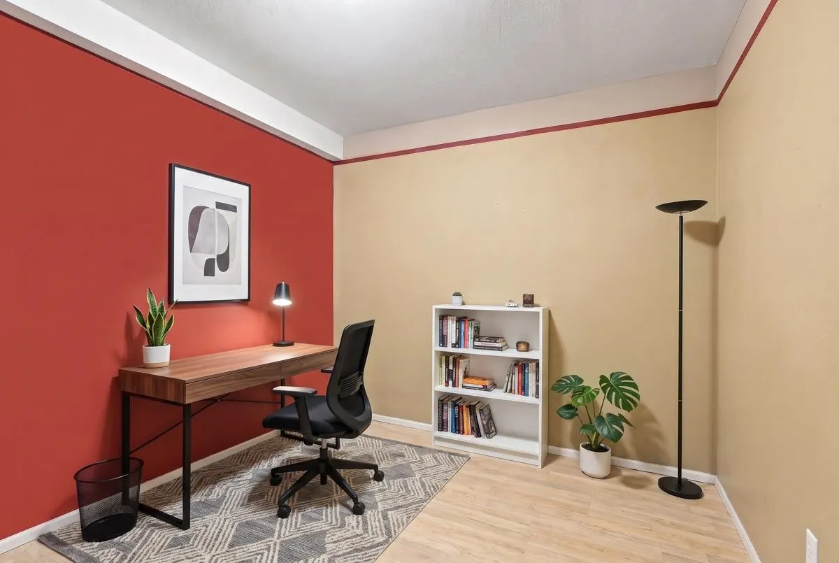 760 Kingsway #223