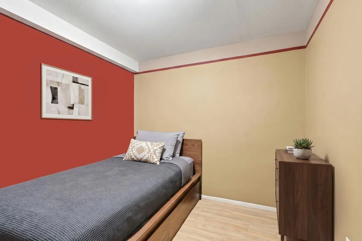 760 Kingsway #223