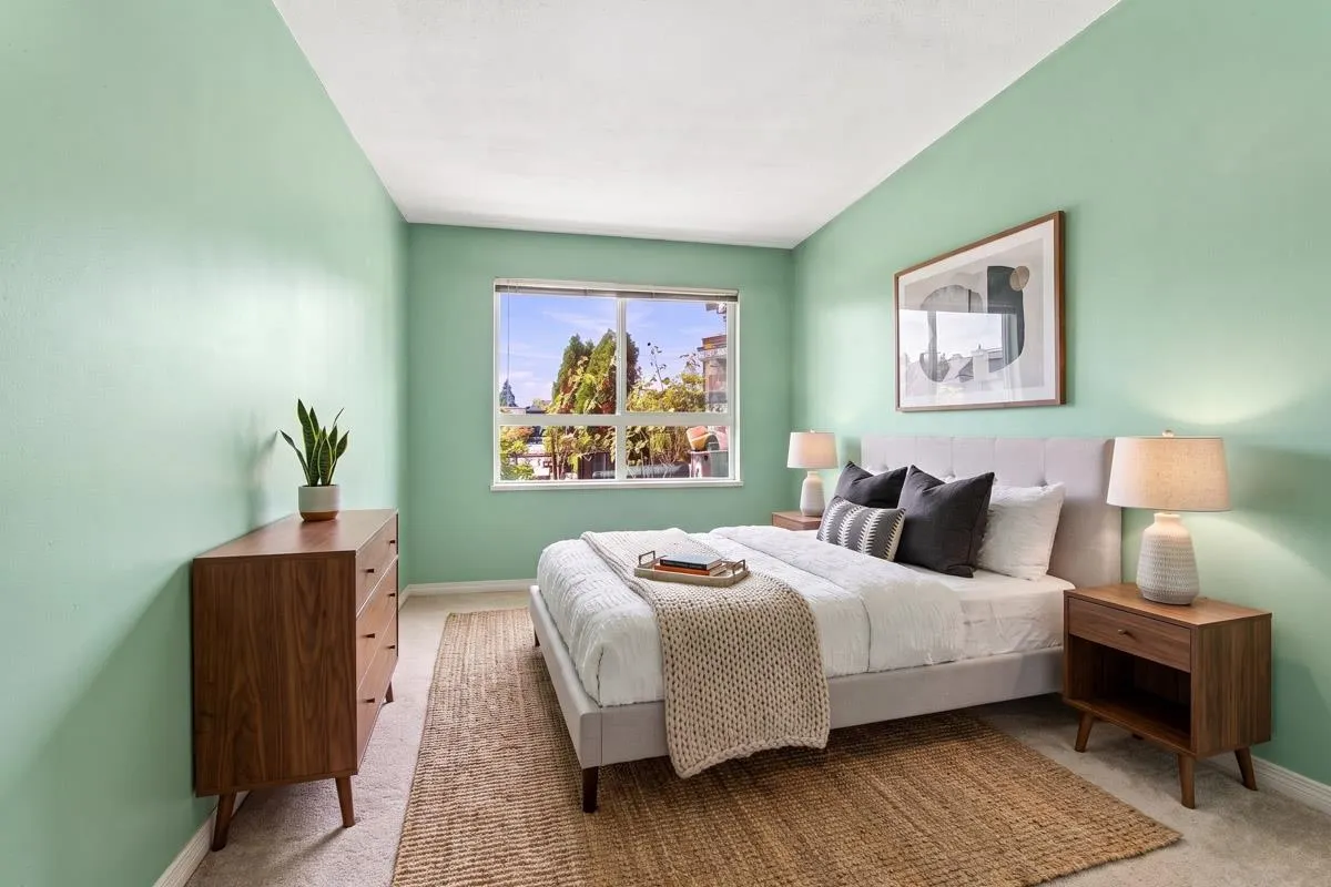 760 Kingsway #223