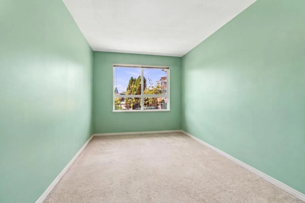 760 Kingsway #223