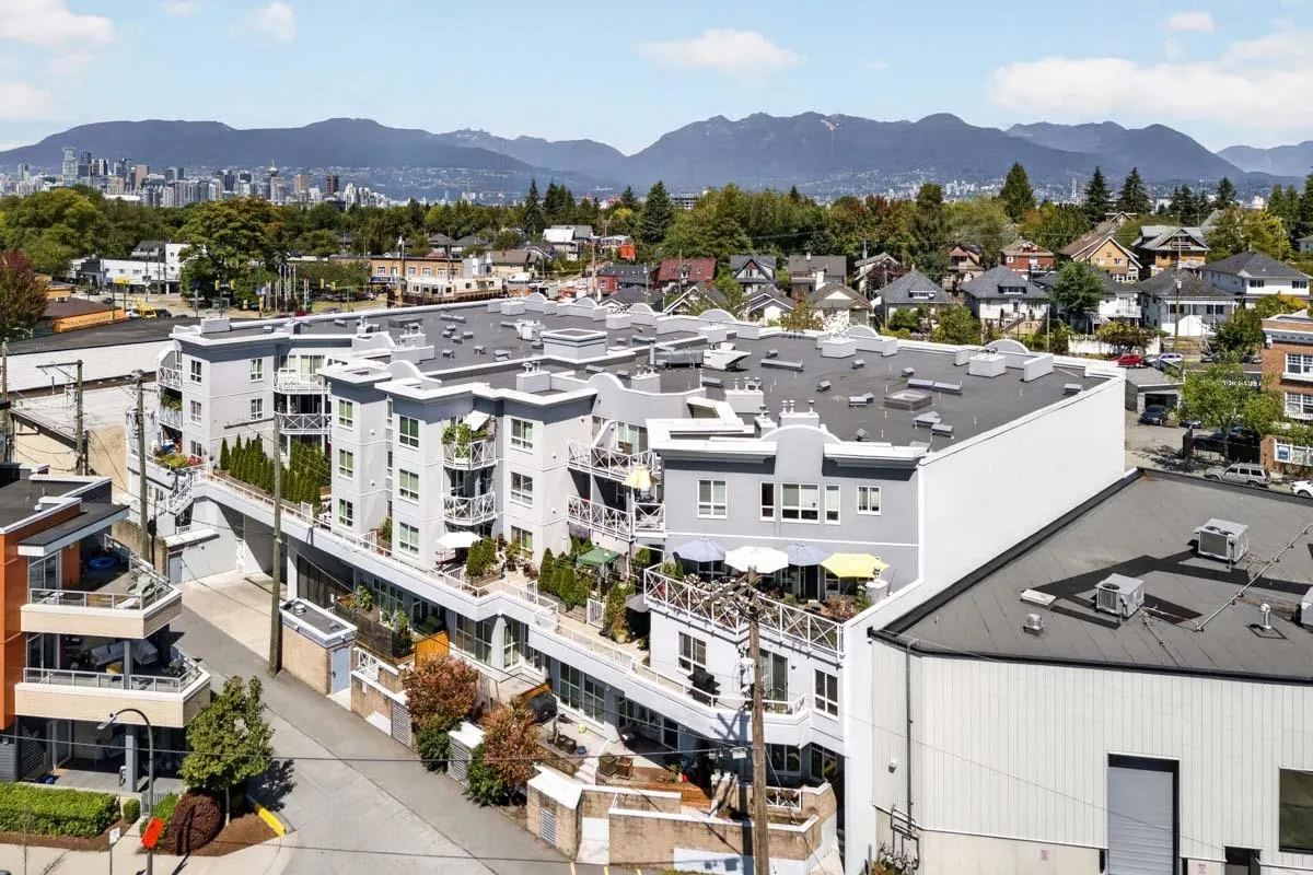 760 Kingsway #223
