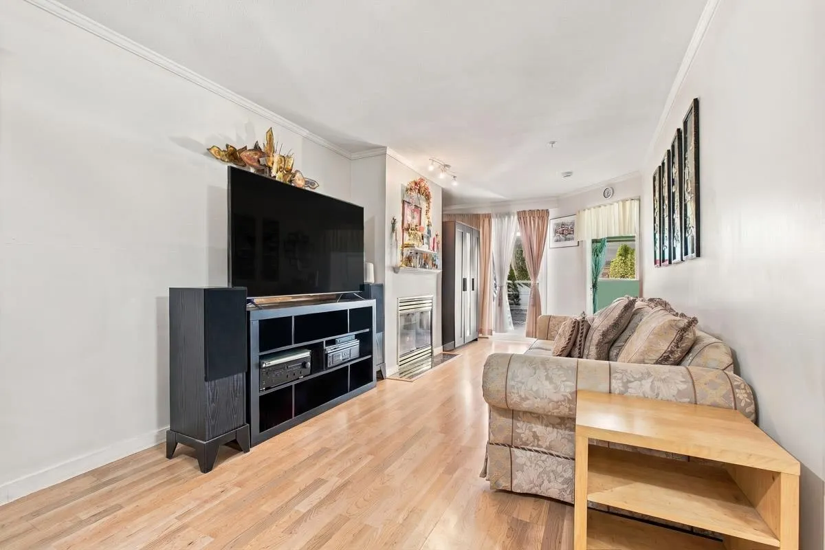 760 Kingsway #223