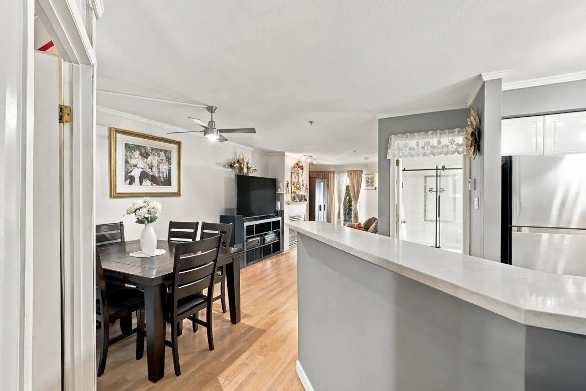760 Kingsway #223