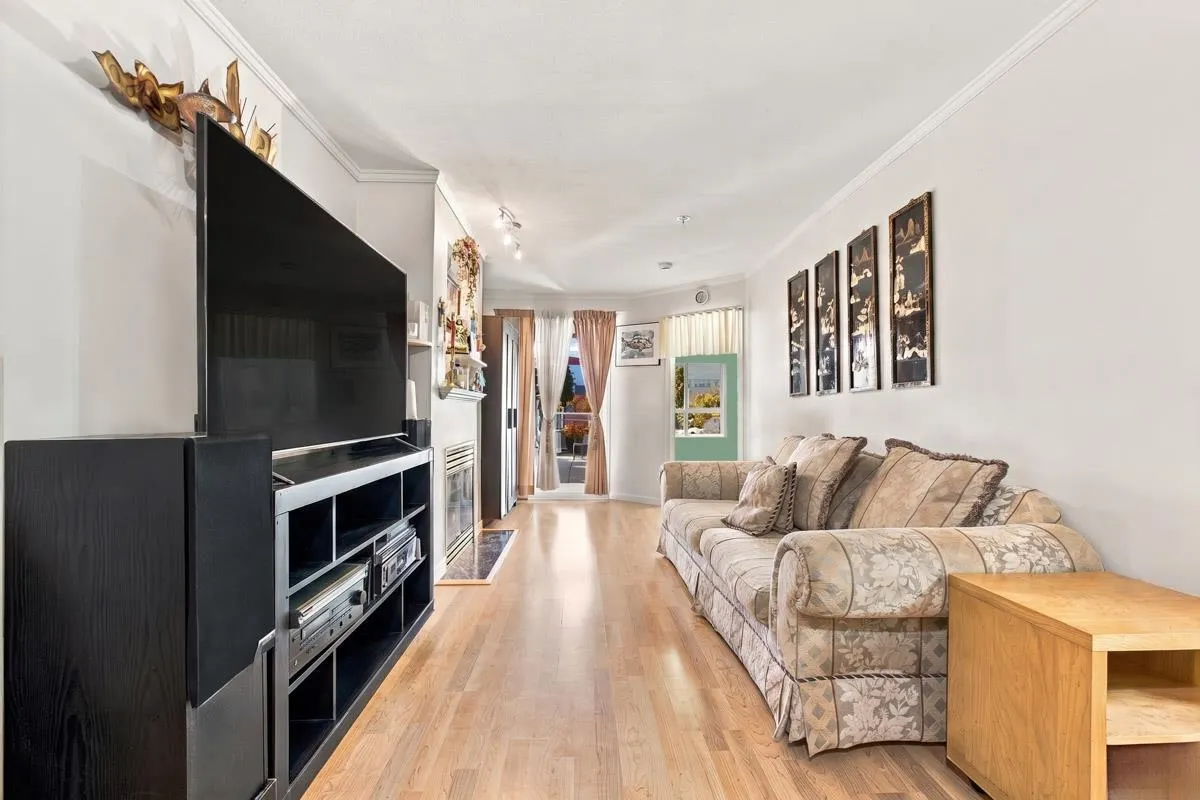 760 Kingsway #223
