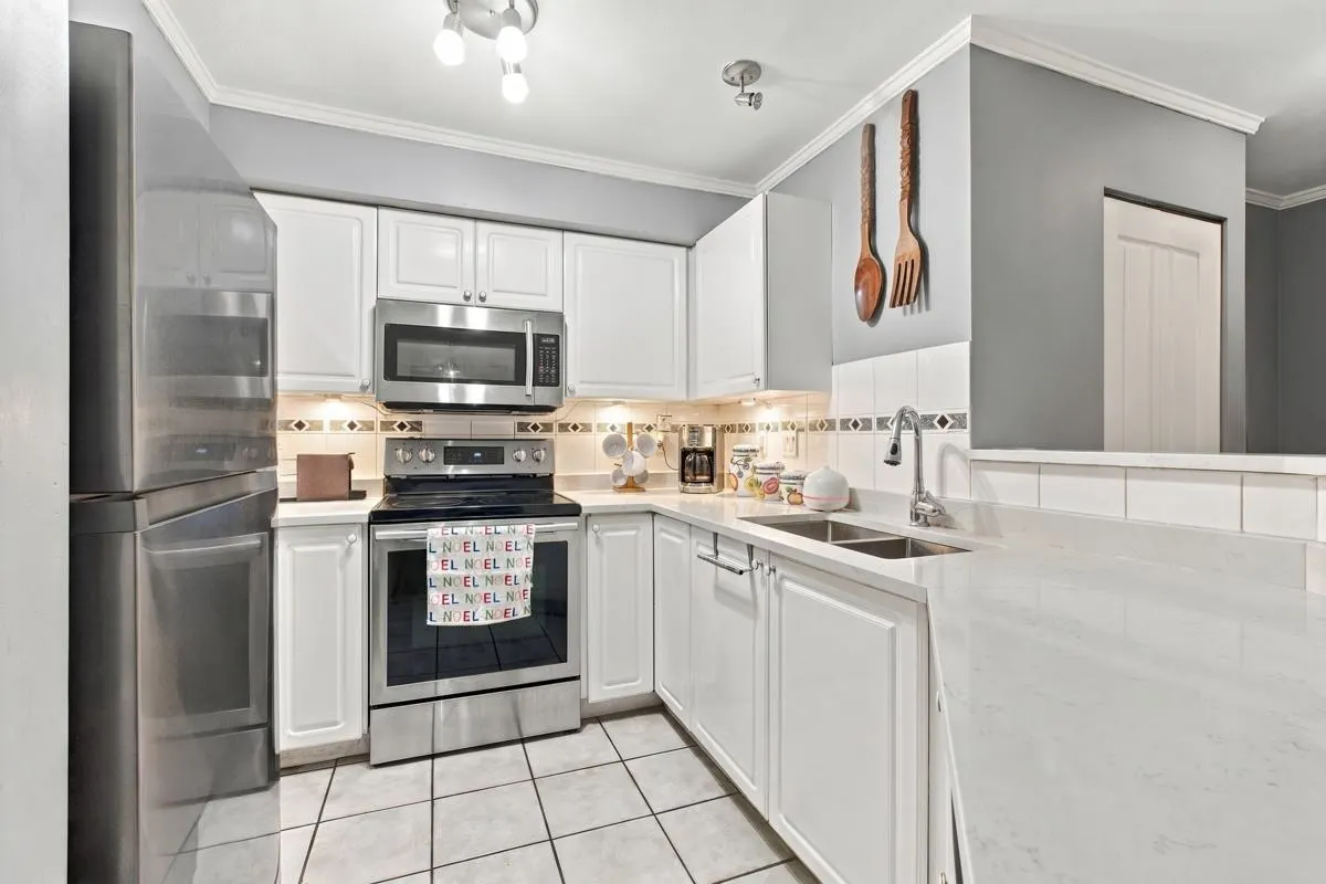 760 Kingsway #223
