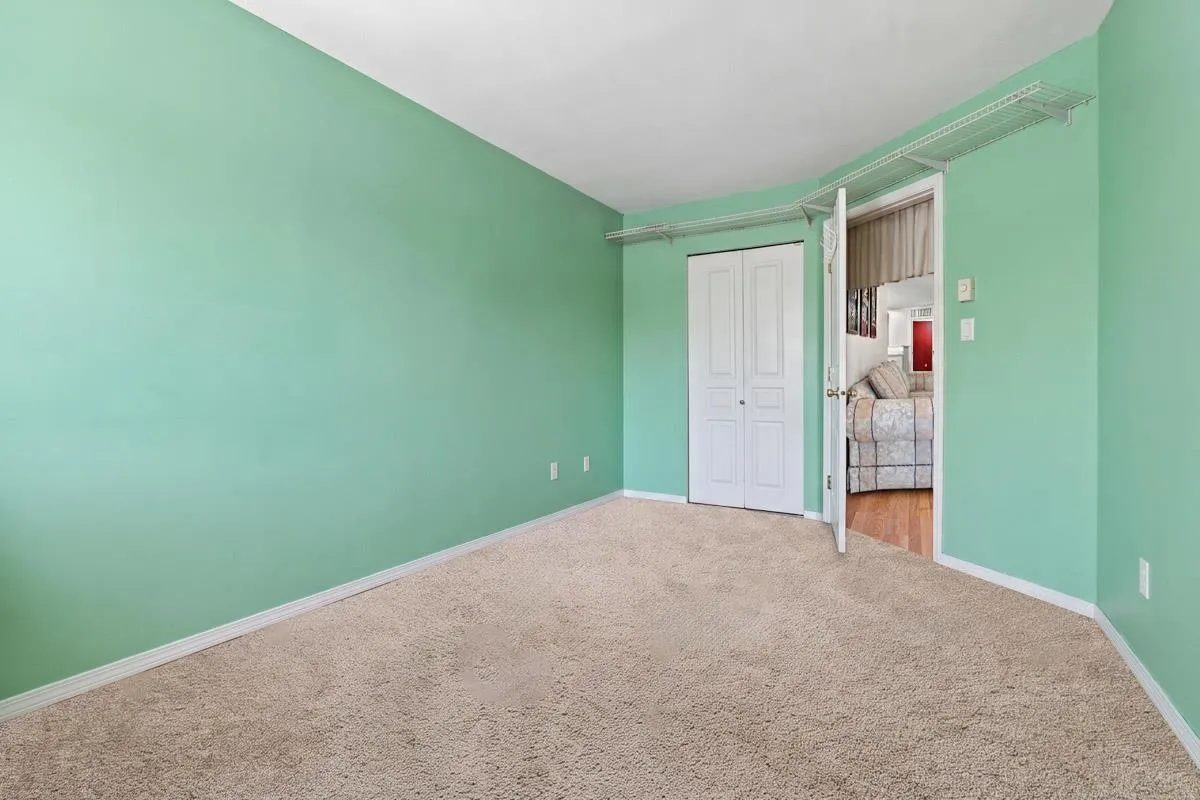 760 Kingsway #223